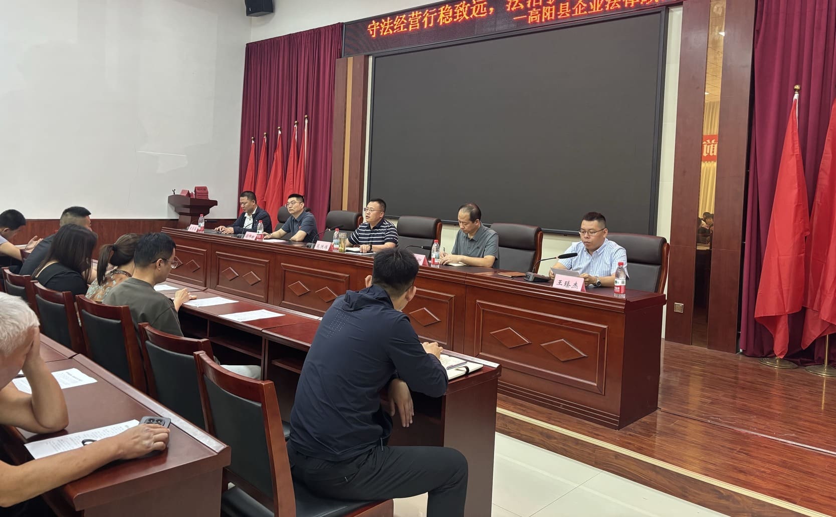 王臻杰律师在诉讼代理席发言