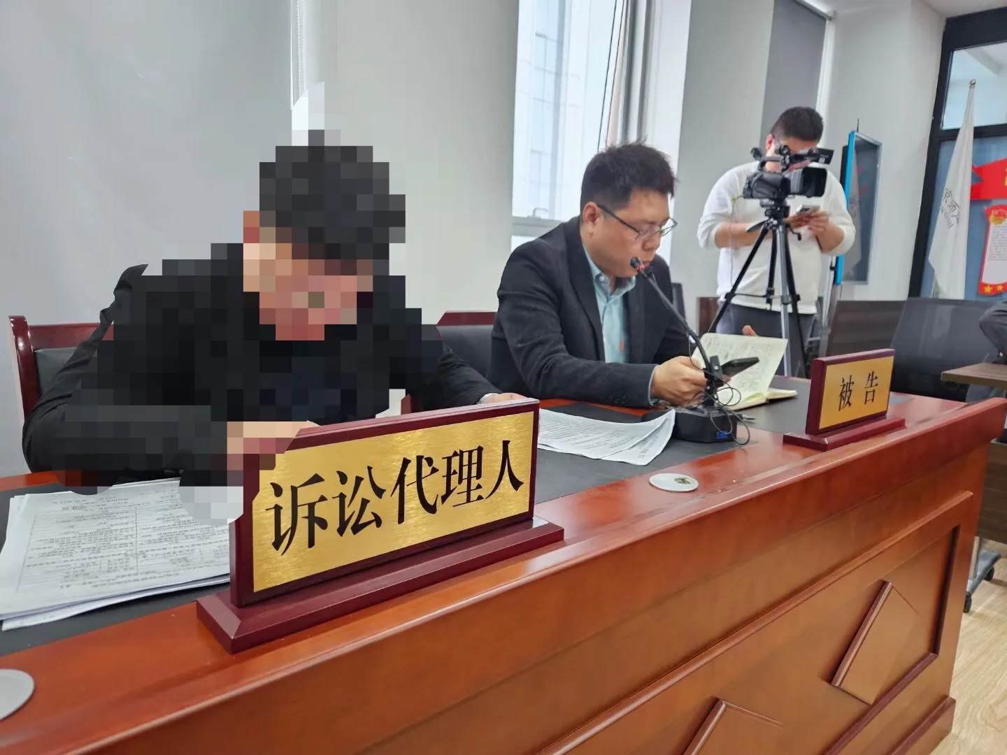 王臻杰律师在诉讼代理席发言